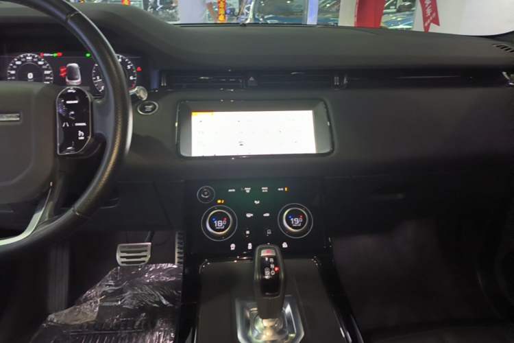 Used Land Rover Range Evoque 2020 249 PS R-DYNAMIC S Sport Edition Audio And AC Panel