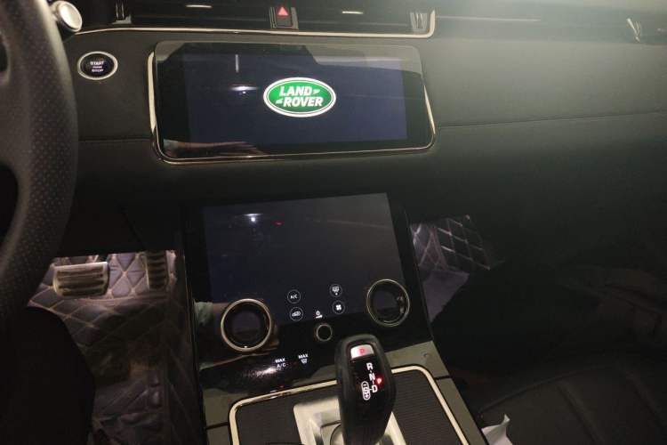 Used Land Rover Range Evoque 2020 249 PS R-DYNAMIC SE Sport Technology Edition Audio And AC Panel