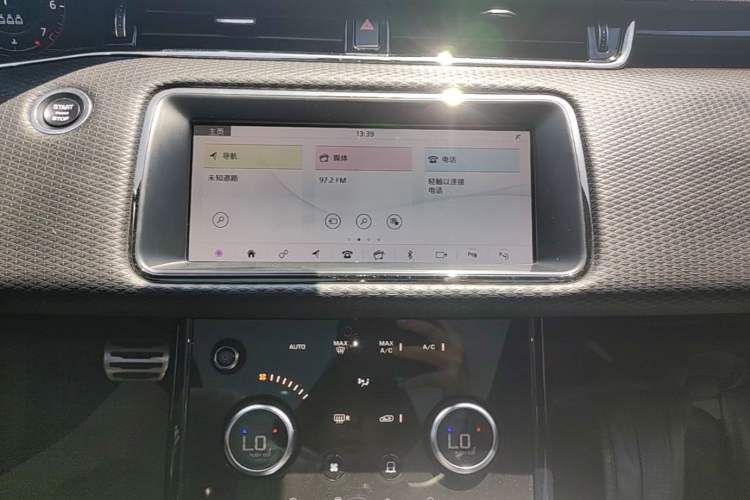 Used Land Rover Range Evoque 2020 249 PS R-DYNAMIC S Sport Edition Audio And AC Panel