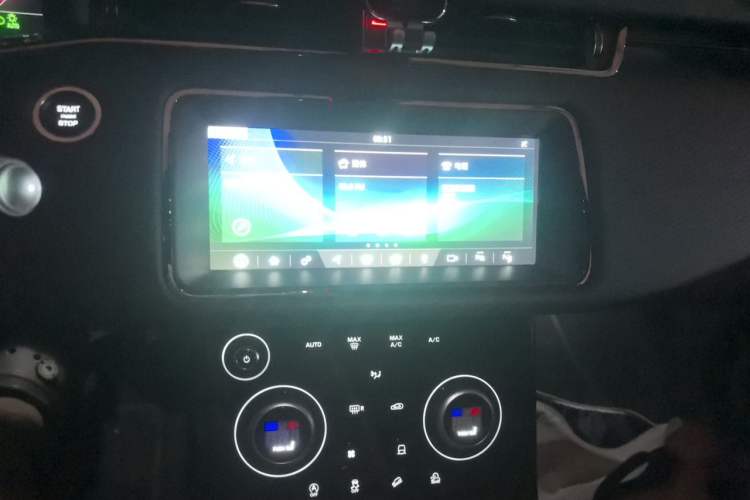 Used Land Rover Range Evoque 2020 249 PS R-DYNAMIC S Sport Edition Audio And AC Panel