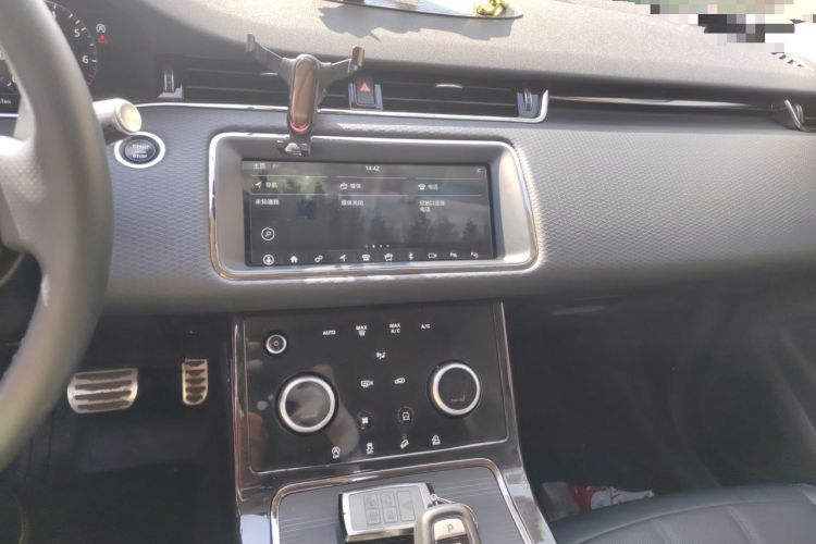 Used Land Rover Range Evoque 2020 249 PS R-DYNAMIC S Sport Edition Audio And AC Panel