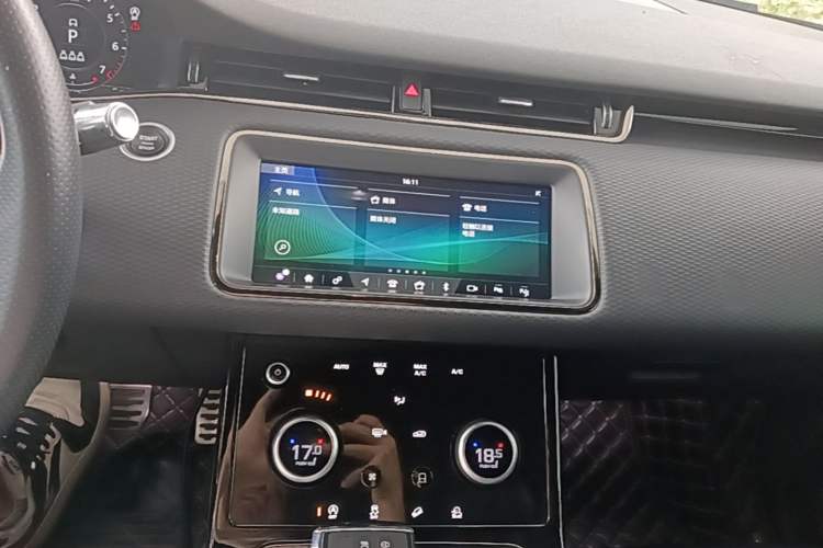 Used Land Rover Range Evoque 2020 249 PS R-DYNAMIC S Sport Edition Audio And AC Panel