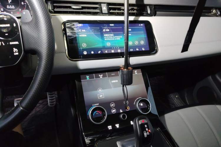Used Land Rover Range Evoque 2020 249 PS R-DYNAMIC SE Sport Technology Edition Audio And AC Panel