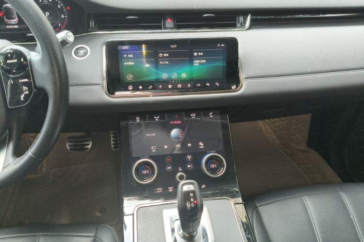 Used Land Rover Range Evoque 2020 249 PS R-DYNAMIC SE Sport Technology Edition Audio And AC Panel