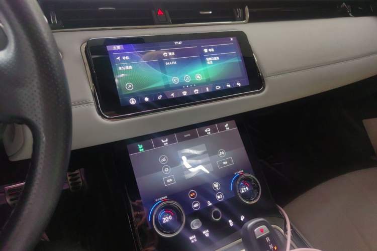 Used Land Rover Range Evoque 2020 249 PS R-DYNAMIC SE Sport Technology Edition Audio And AC Panel