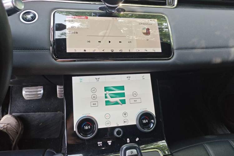 Used Land Rover Range Evoque 2020 249 PS R-DYNAMIC SE Sport Technology Edition Audio And AC Panel