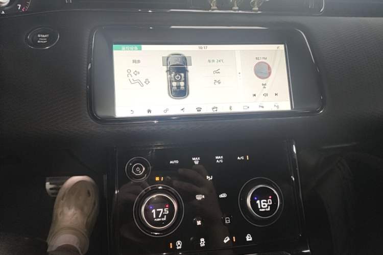 Used Land Rover Range Evoque 2020 249 PS R-DYNAMIC S Black Edition Sport Version Audio And AC Panel