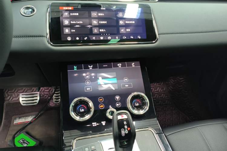 Used Land Rover Range Evoque 2020 249 PS R-DYNAMIC S Sport Edition Audio And AC Panel