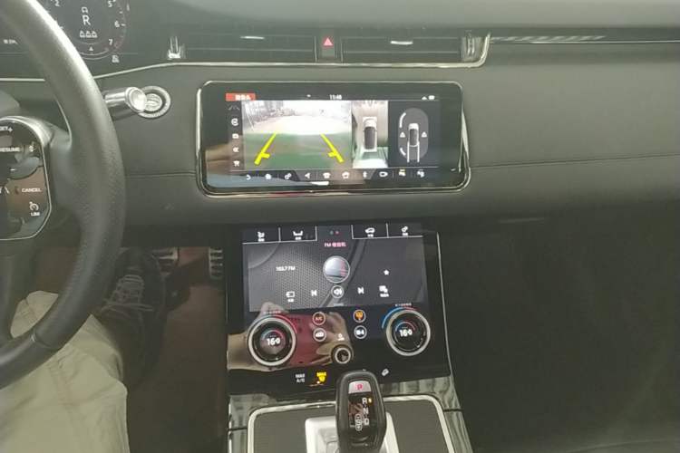 Used Land Rover Range Evoque 2020 249 PS R-DYNAMIC SE Sport Technology Edition Audio And AC Panel