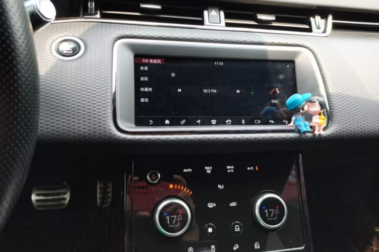 Used Land Rover Range Evoque 2020 249 PS R-DYNAMIC S Black Edition Sport Version Audio And AC Panel