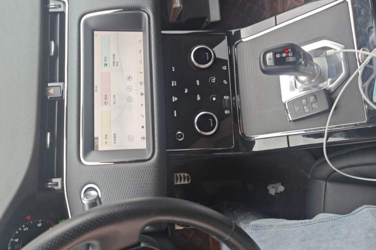 Used Land Rover Range Evoque 2020 249 PS R-DYNAMIC S Sport Edition Audio And AC Panel