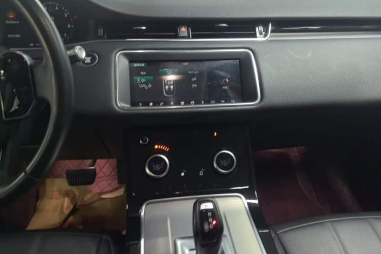 Used Land Rover Range Evoque 2020 249 PS Youth Edition Audio And AC Panel