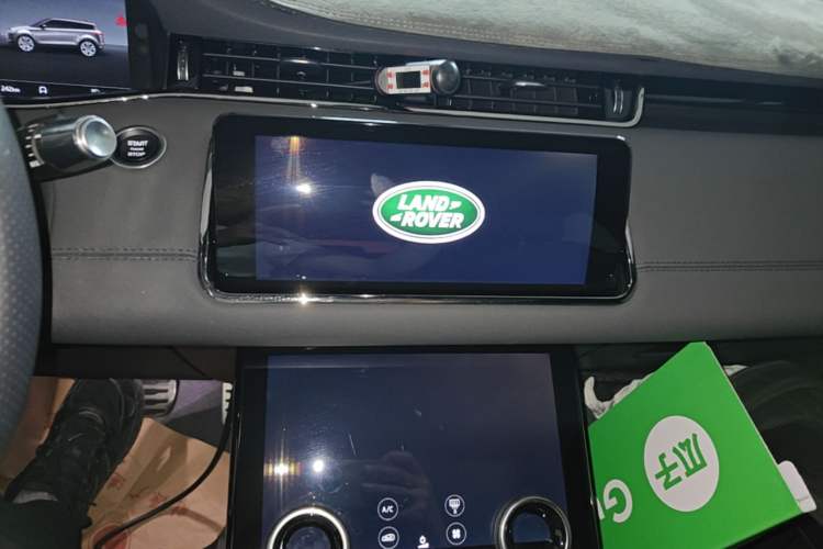 Used Land Rover Range Evoque 2020 249 PS R-DYNAMIC SE Sport Technology Edition Audio And AC Panel
