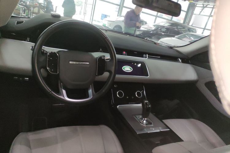 Used Land Rover Range Evoque 2020 249 PS Youth Edition Center Console