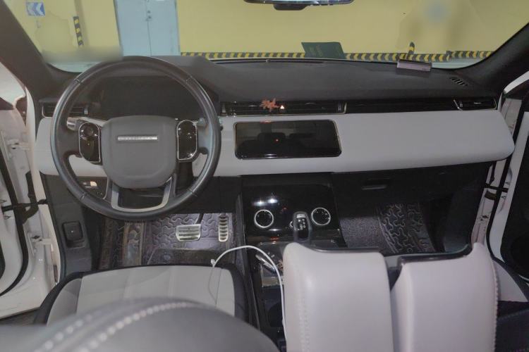 Used Land Rover Range Evoque 2020 249 PS R-DYNAMIC SE Sport Technology Edition Center Console