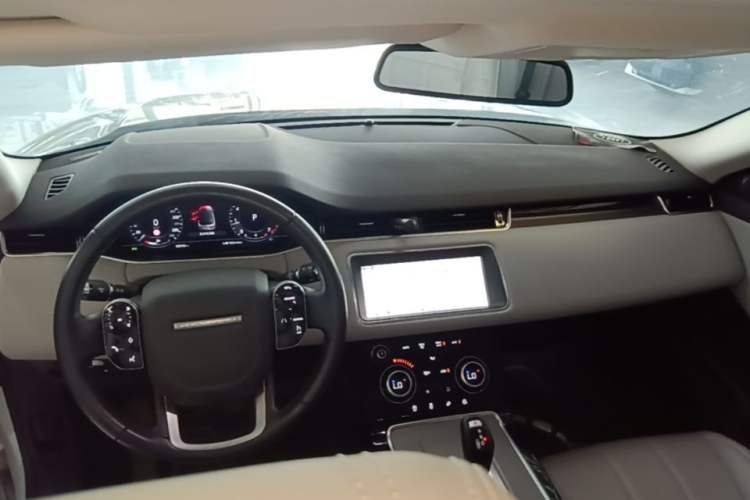 Used Land Rover Range Evoque 2020 249 PS Youth Edition Center Console
