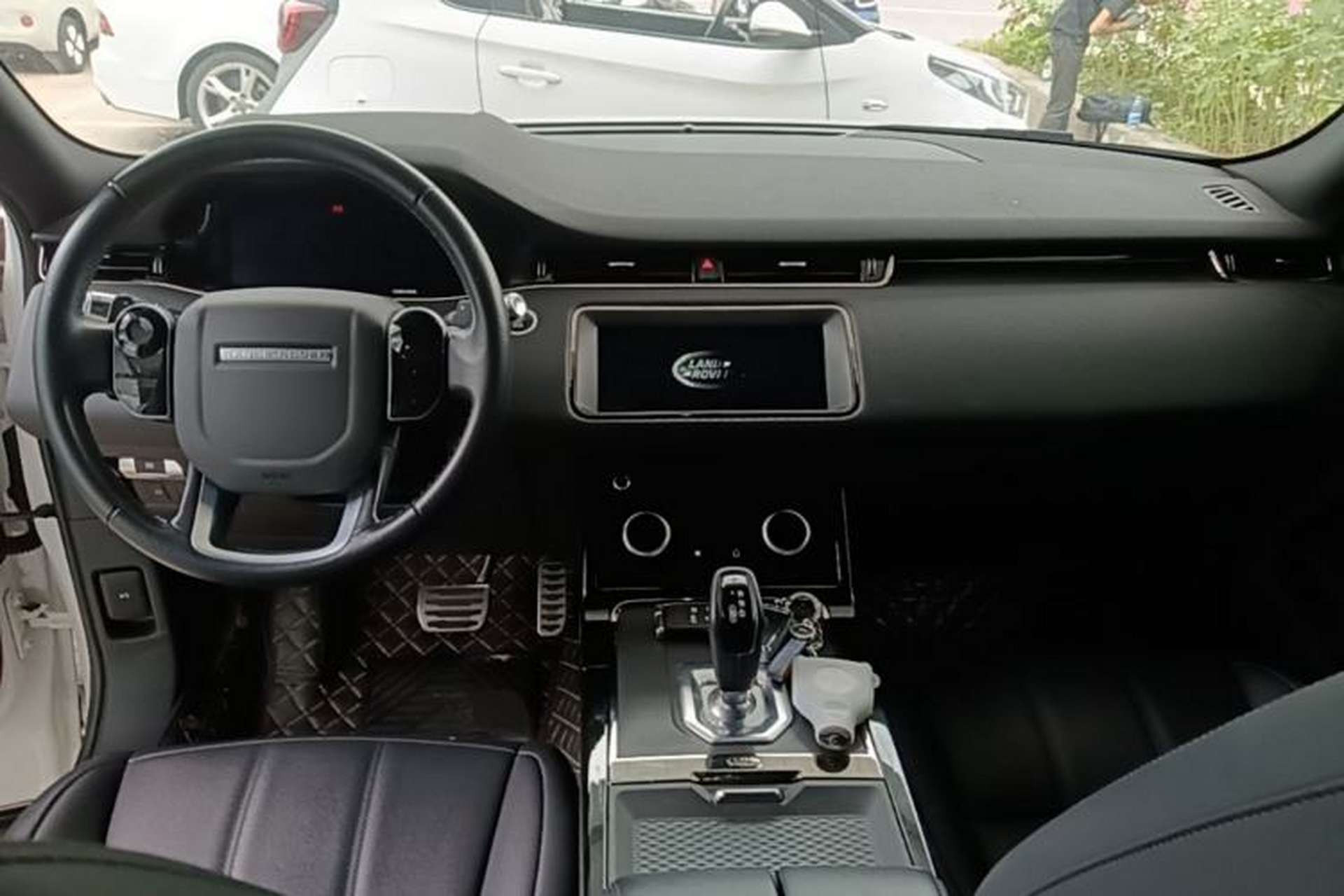 Used Land Rover Range Evoque 2020 249 PS R-DYNAMIC S Sport Edition Center Console
