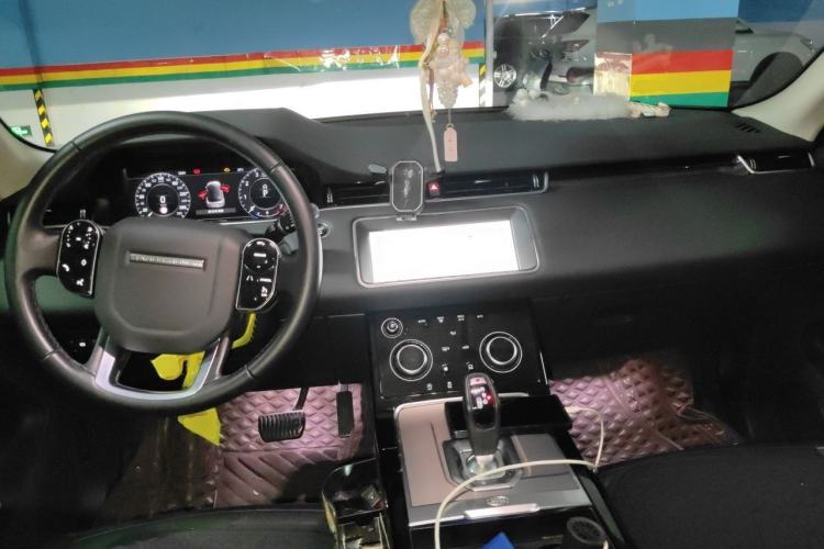 Used Land Rover Range Evoque 2020 249 PS Youth Edition Center Console