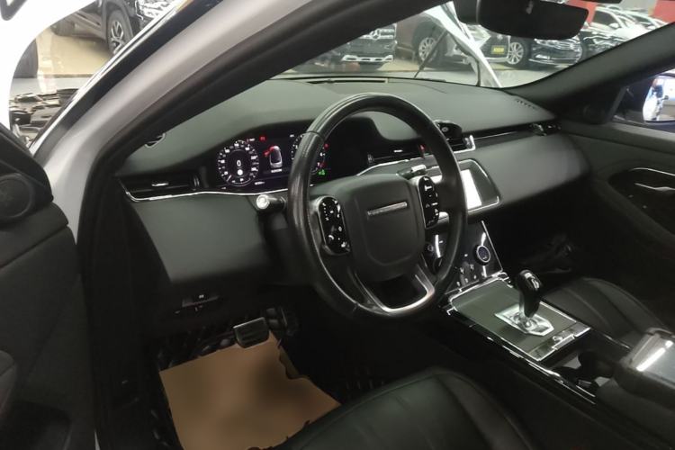 Used Land Rover Range Evoque 2020 249 PS R-DYNAMIC S Sport Edition Center Console
