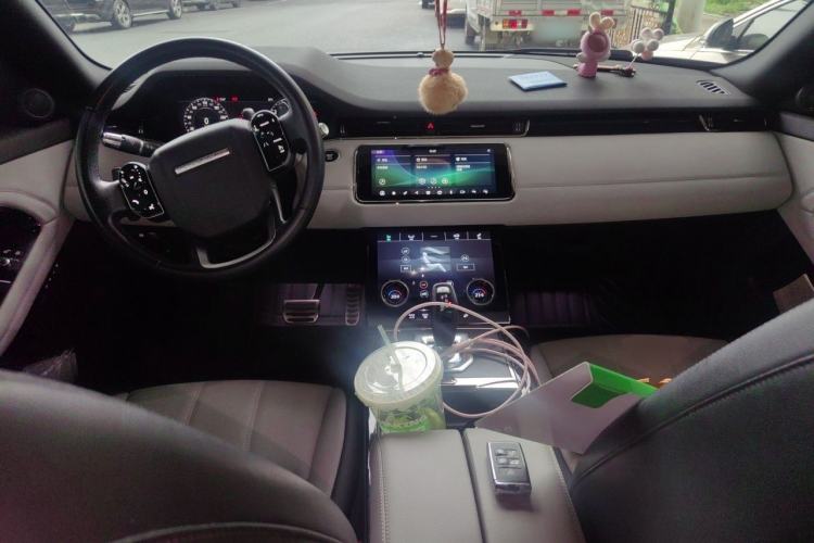 Used Land Rover Range Evoque 2020 249 PS R-DYNAMIC SE Sport Technology Edition Center Console