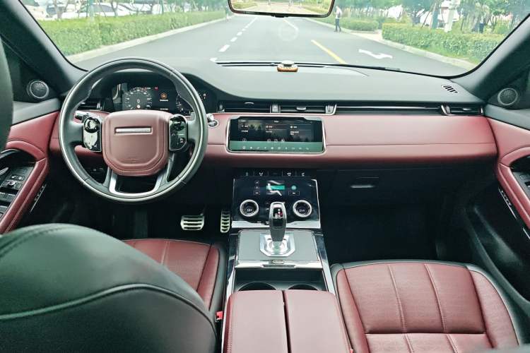 Used Land Rover Range Evoque 2020 249 PS R-DYNAMIC S Sport Edition Center Console