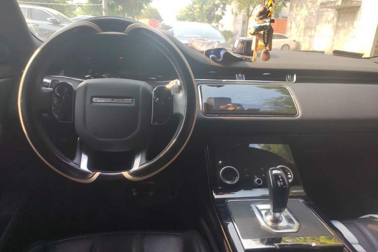 Used Land Rover Range Evoque 2020 249 PS R-DYNAMIC S Black Edition Sport Version Center Console