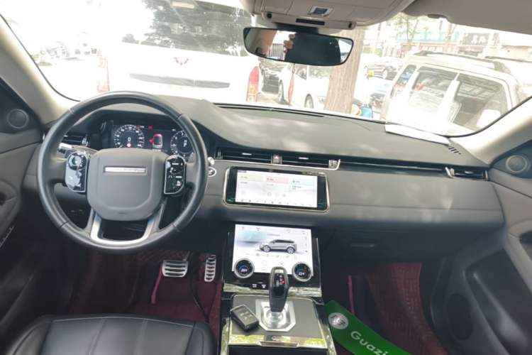 Used Land Rover Range Evoque 2020 249 PS R-DYNAMIC SE Sport Technology Edition Center Console