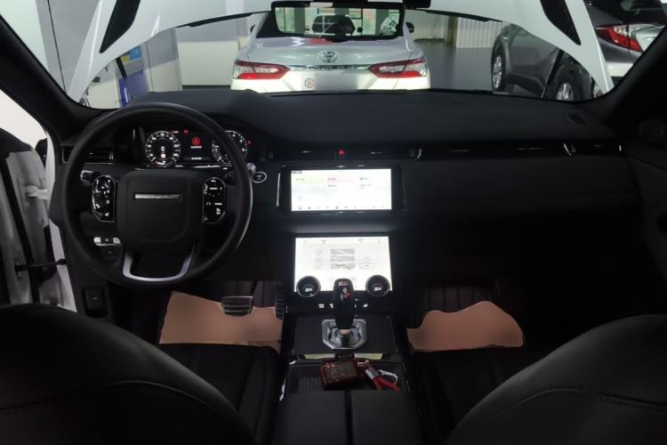 Used Land Rover Range Evoque 2020 249 PS R-DYNAMIC S Blackened Sport Technology Edition Center Console