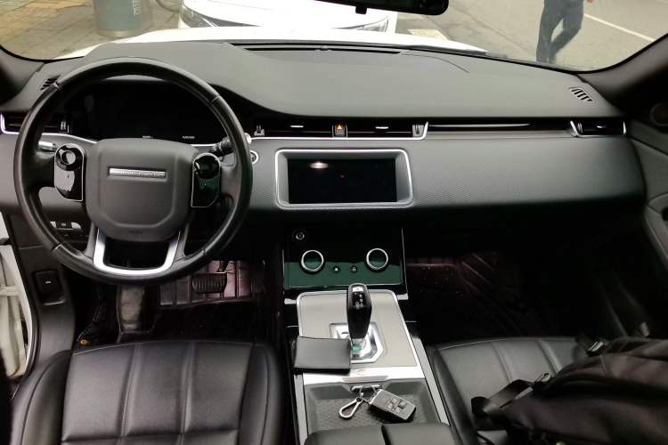 Used Land Rover Range Evoque 2020 249 PS Youth Edition Center Console