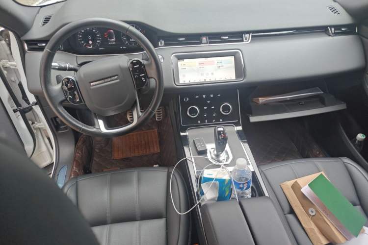 Used Land Rover Range Evoque 2020 249 PS R-DYNAMIC S Sport Edition Center Console