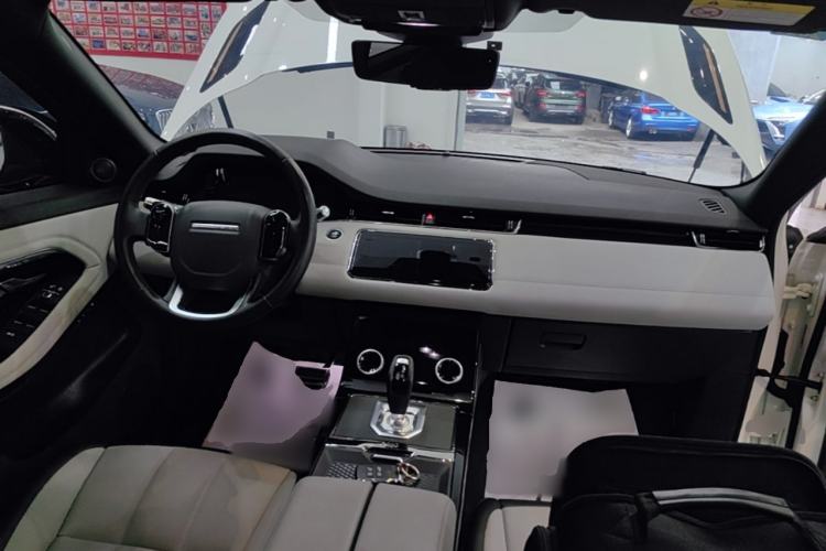 Used Land Rover Range Evoque 2020 249 PS R-DYNAMIC SE Sport Technology Edition Center Console