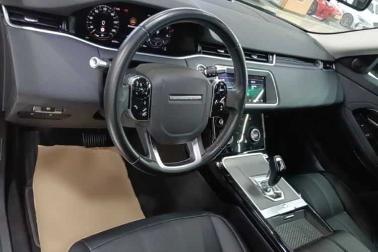 Used Land Rover Range Evoque 2020 249 PS Youth Edition Center Console