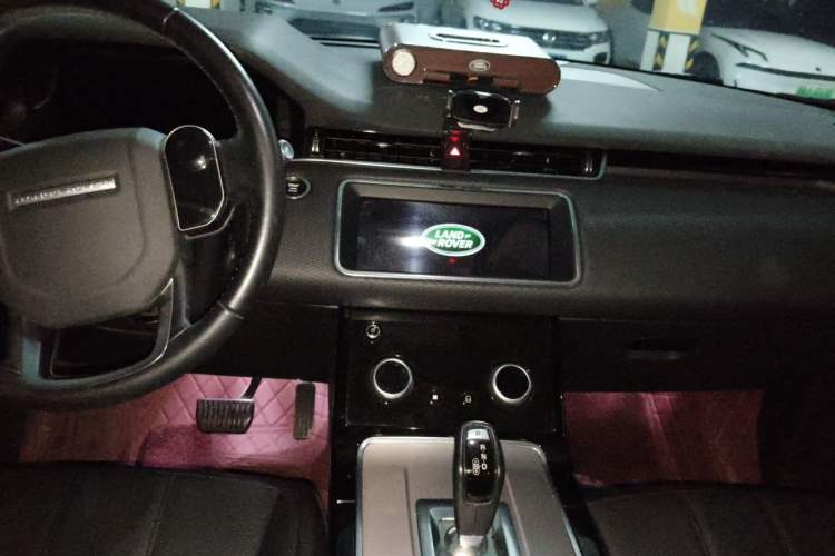 Used Land Rover Range Evoque 2020 249 PS Youth Edition Center Console