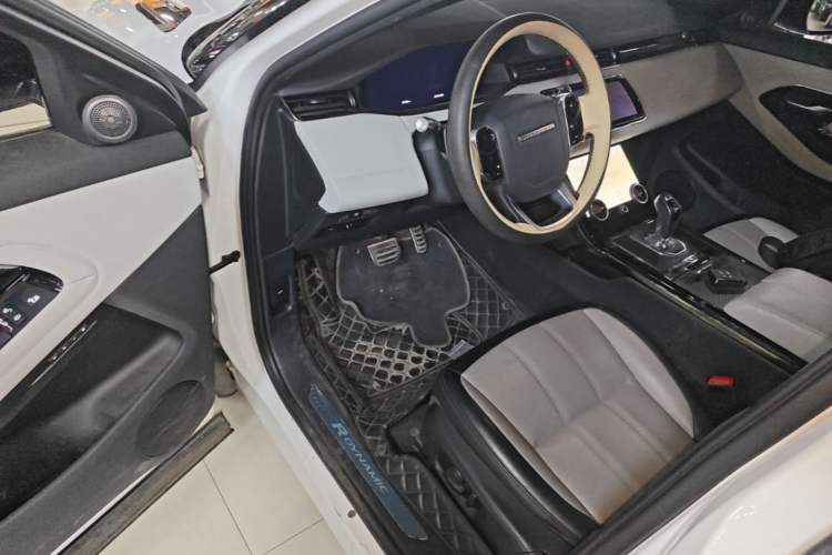 Used Land Rover Range Evoque 2020 249 PS R-DYNAMIC SE Sport Technology Edition Driver Seat