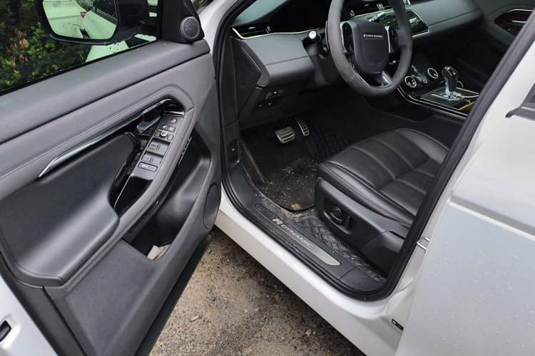 Used Land Rover Range Evoque 2020 249 PS R-DYNAMIC S Blackened Sport Technology Edition Driver Seat