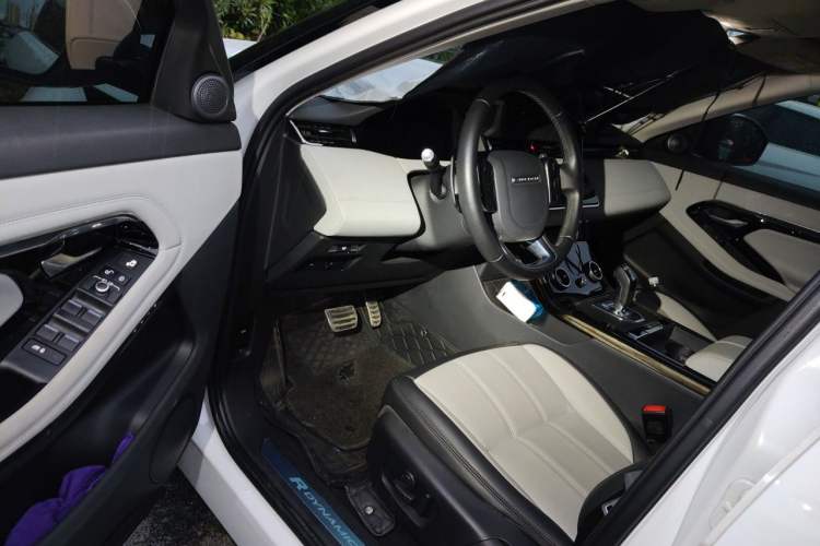 Used Land Rover Range Evoque 2020 249 PS R-DYNAMIC SE Sport Technology Edition Driver Seat