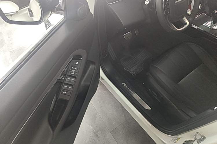 Used Land Rover Range Evoque 2020 249 PS R-DYNAMIC S Black Edition Sport Version Driver Seat