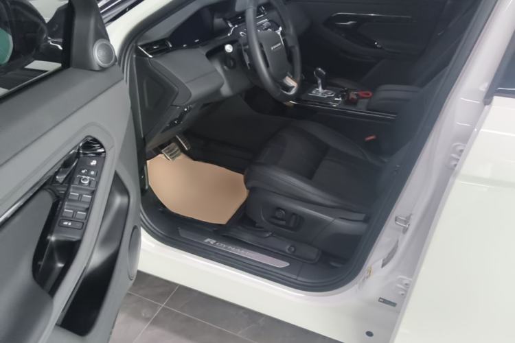 Used Land Rover Range Evoque 2020 249 PS R-DYNAMIC S Blackened Sport Technology Edition Driver Seat