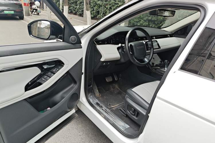 Used Land Rover Range Evoque 2020 249 PS R-DYNAMIC SE Sport Technology Edition Driver Seat