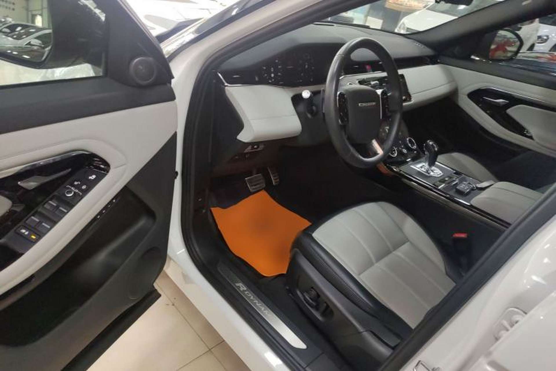 Used Land Rover Range Evoque 2020 249 PS R-DYNAMIC S Blackened Sport Technology Edition Driver Seat