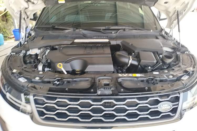 Used Land Rover Range Evoque 2020 249 PS R-DYNAMIC S Sport Edition Engine Bay