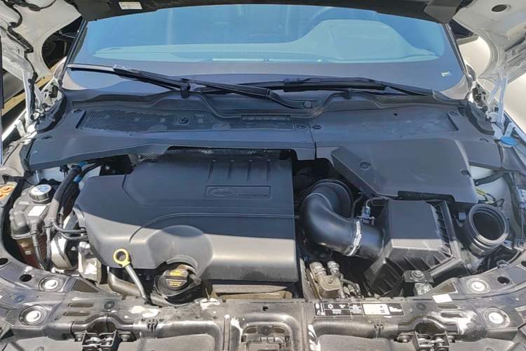 Used Land Rover Range Evoque 2020 249 PS R-DYNAMIC S Sport Edition Engine Bay