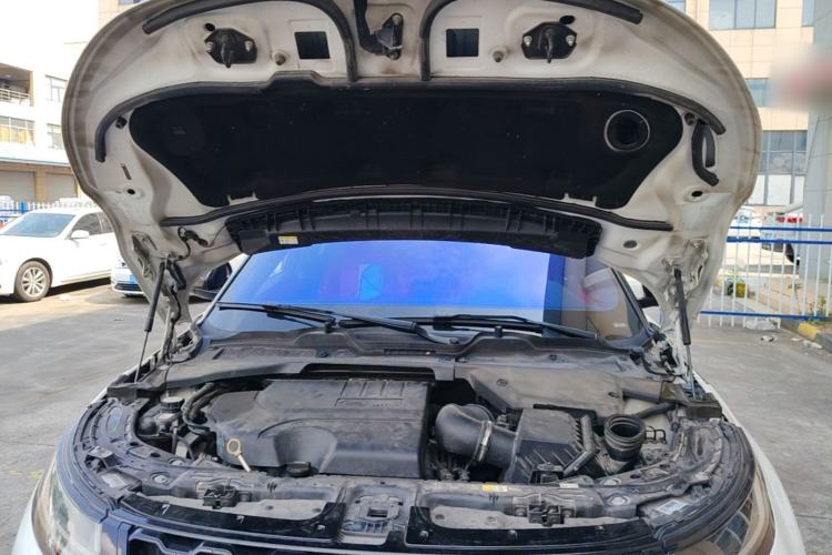 Used Land Rover Range Evoque 2020 249 PS R-DYNAMIC S First-Edition Sport Custom Edition Engine Bay