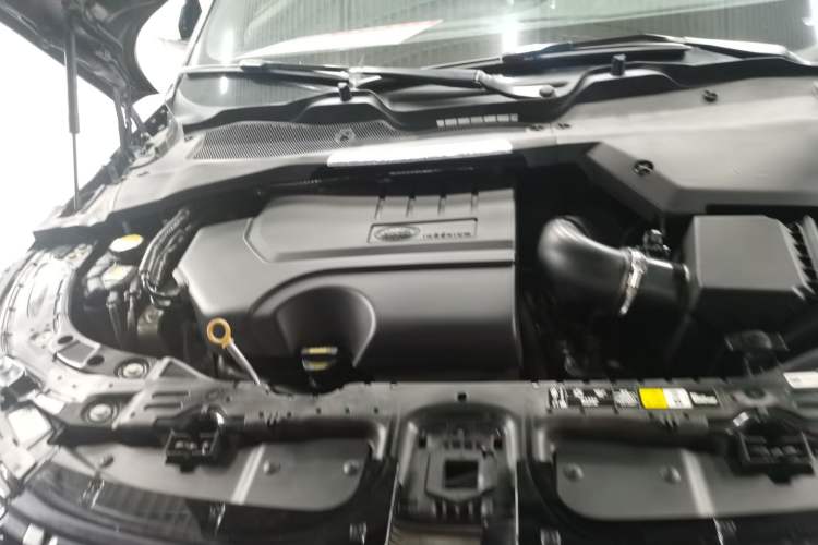 Used Land Rover Range Evoque 2020 249 PS R-DYNAMIC S Sport Edition Engine Bay