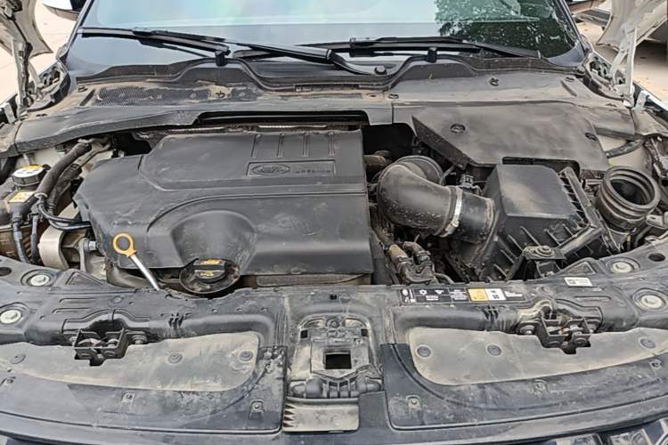 Used Land Rover Range Evoque 2020 249 PS R-DYNAMIC SE Sport Technology Edition Engine Bay