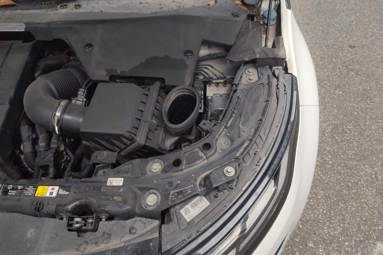 Used Land Rover Range Evoque 2020 249 PS R-DYNAMIC S Sport Edition Engine Bay Left