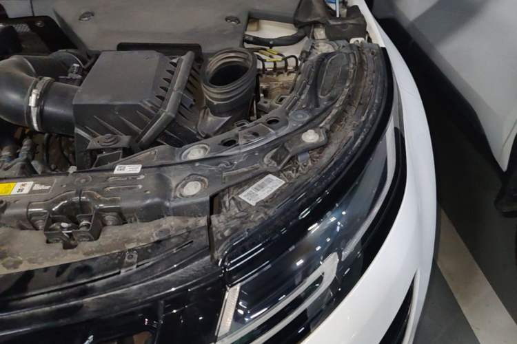 Used Land Rover Range Evoque 2020 249 PS R-DYNAMIC SE Sport Technology Edition Engine Bay Left