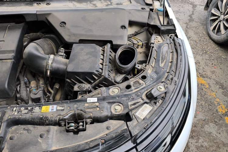Used Land Rover Range Evoque 2020 249 PS R-DYNAMIC S Blackened Sport Technology Edition Engine Bay Left