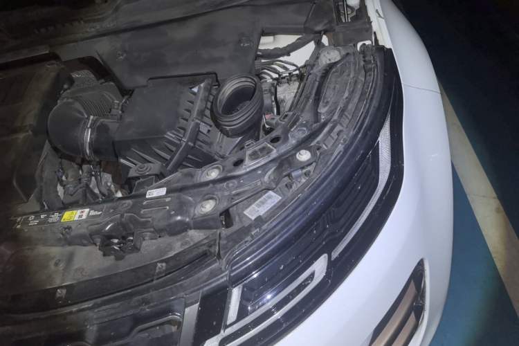 Used Land Rover Range Evoque 2020 249 PS R-DYNAMIC S Sport Edition Engine Bay Left