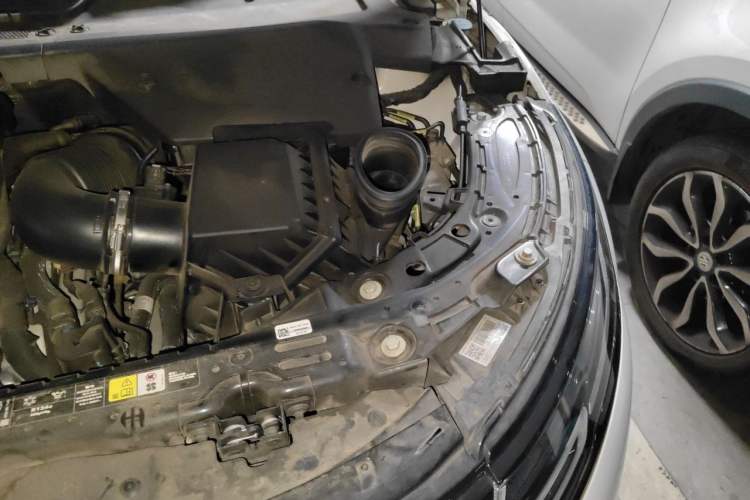 Used Land Rover Range Evoque 2020 249 PS Youth Edition Engine Bay Left